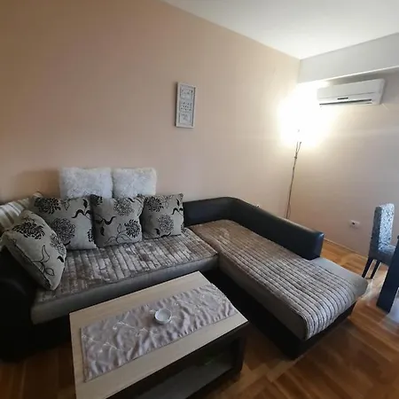 Stan Na Dan I Duze Podgorica